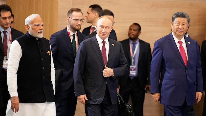 US Senate Passes Russia Sanctions Bill Aiming for 100% Tariffs on Major Oil Buyers